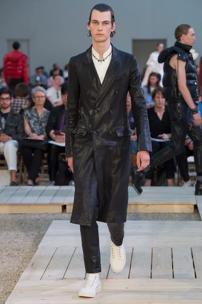 Look 24